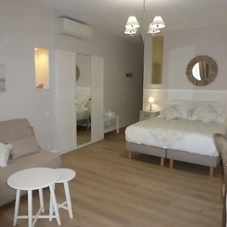 招待所 La Maison Du Poelon