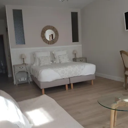 ゲストハウス La Maison Du Poelon