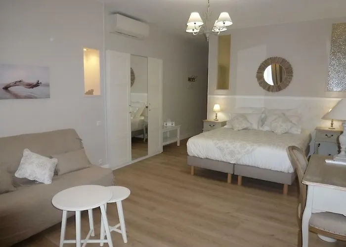 Гостевой дом La Maison Du Poelon