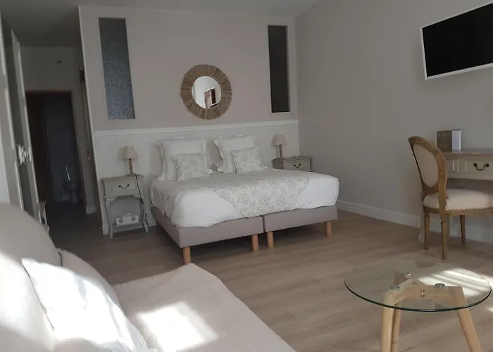 招待所 La Maison Du Poelon